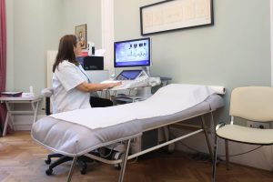 Terapia adjuvantă în displazia de col uterin – ce rol joacă AHCC, I3C și vitamina C IV? Răspunsul Dr Lorena Turculet